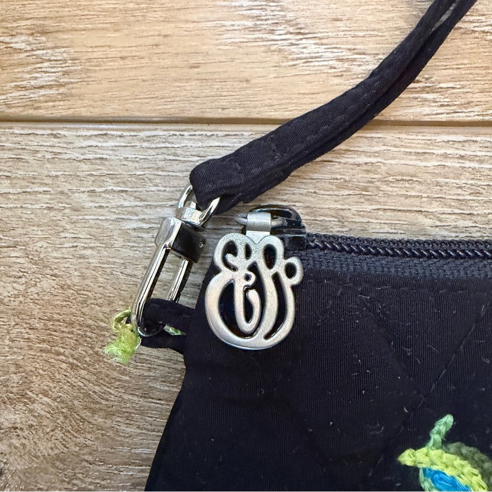 Vera‎ Bradley Adele wristlet black quilted fabric embroidered flower design NWOT - Picture 2 of 6